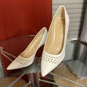 Unisa White Pumps, size 7.5